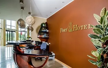 Port Hotel